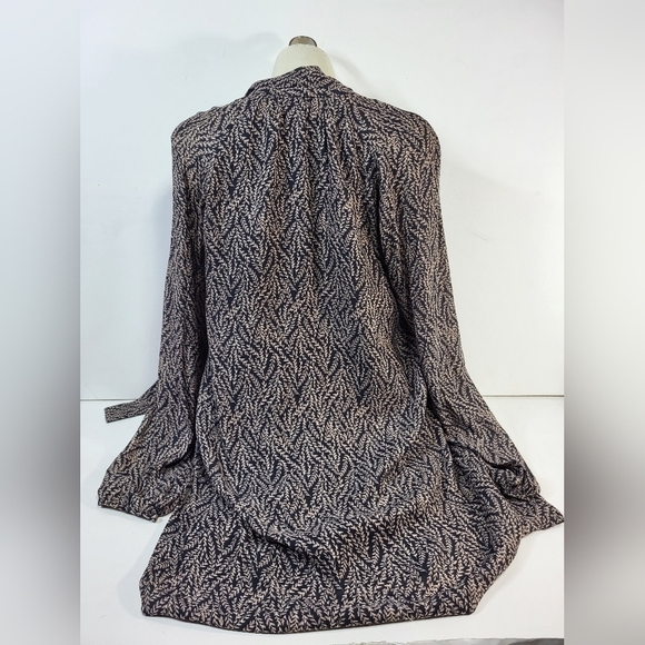 Aritzia Talula Tie Up Patterned Lined Blouse - Picture 4 of 10